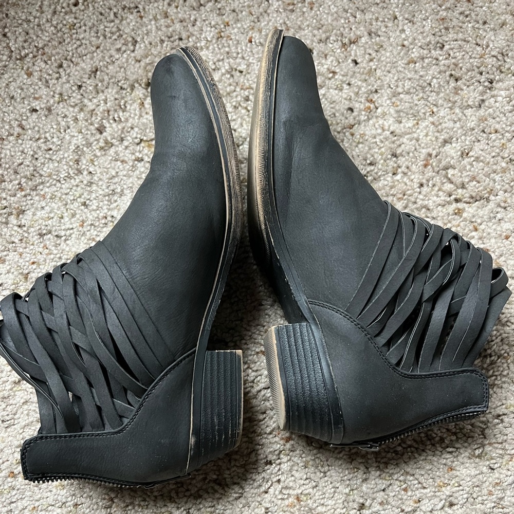 Boots - Picture 5 of 5